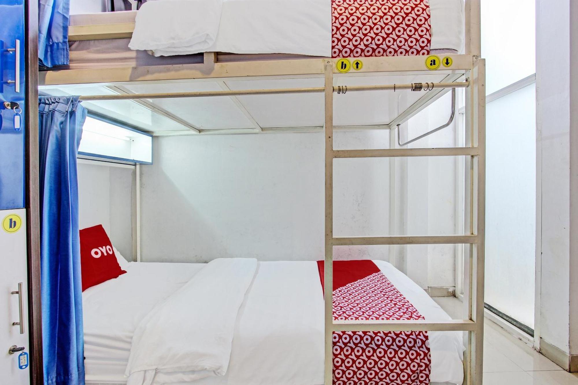 Oyo 91952 Oase Hostel Jogyakarta Zewnętrze zdjęcie